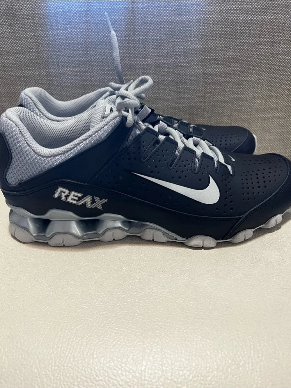 Nike Training Reax 8 Sneakers in Black & Gray Men’s Size 8.5